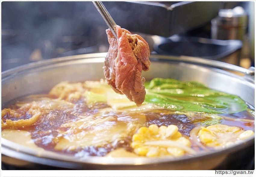 火鍋吃到飽只要389，肉品、蔬菜、火鍋料、飯、冷熱飲無限享用，桌面滿到擺不下！！