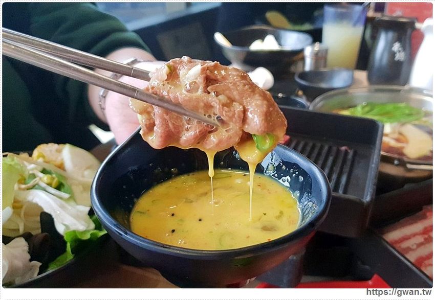 火鍋吃到飽只要389，肉品、蔬菜、火鍋料、飯、冷熱飲無限享用，桌面滿到擺不下！！