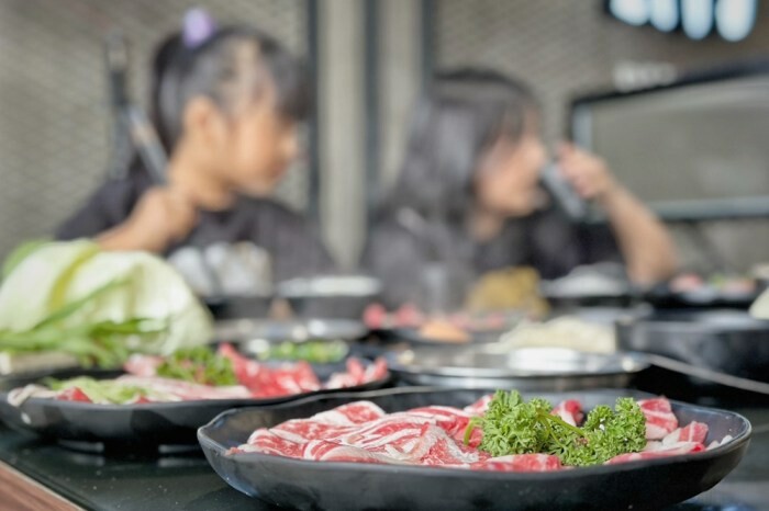 桃園市中壢區桃園鍋物吃到飽/中壢鍋物吃到飽/本燔野菜農場，平價就能吃到安格斯及牛小排