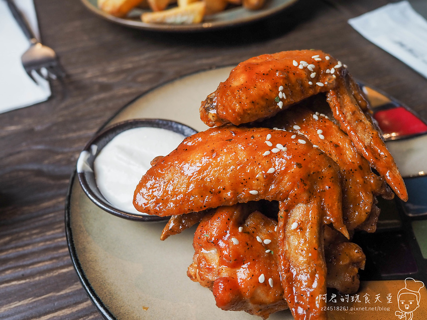 【台北】Gumgum Beer & Wings 雞翅啤酒吧|連妹子都忍不住吮指的加勒比海燒烤雞翅|捷運101站美食