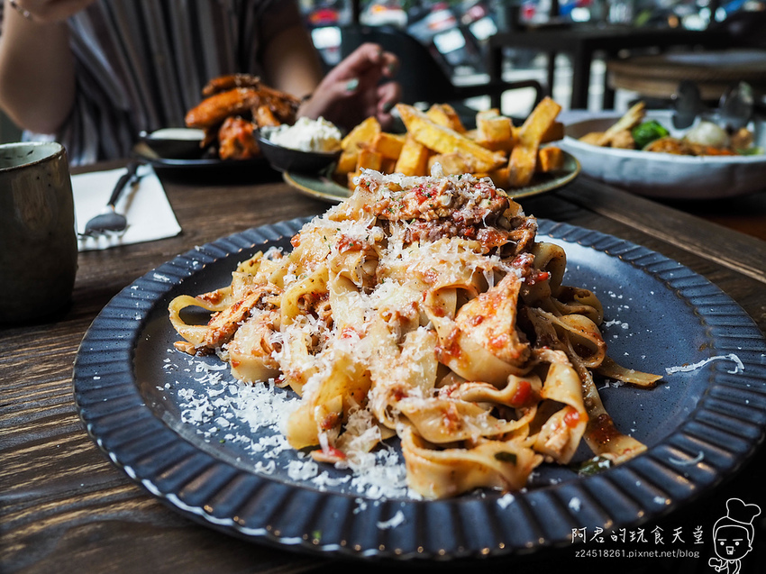 【台北】Gumgum Beer & Wings 雞翅啤酒吧|連妹子都忍不住吮指的加勒比海燒烤雞翅|捷運101站美食