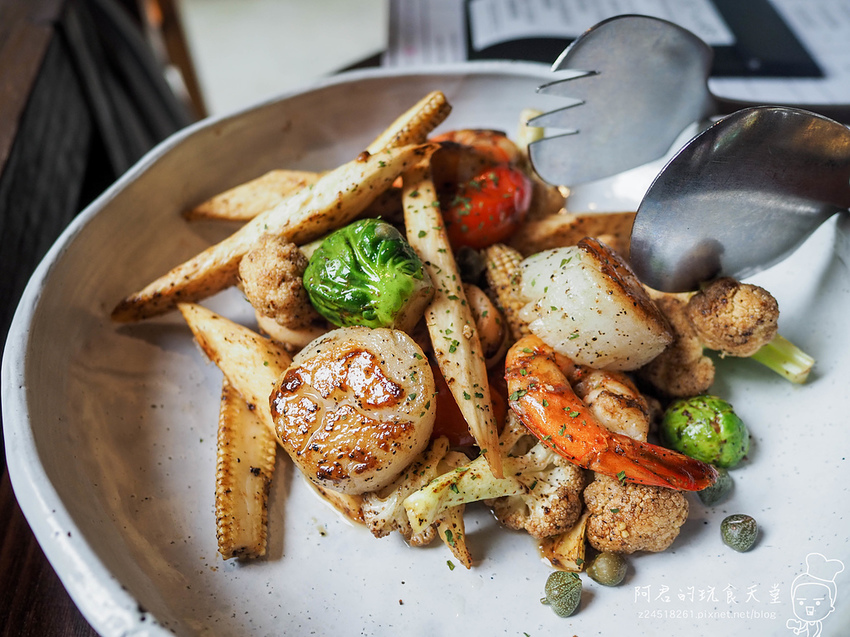 【台北】Gumgum Beer & Wings 雞翅啤酒吧|連妹子都忍不住吮指的加勒比海燒烤雞翅|捷運101站美食