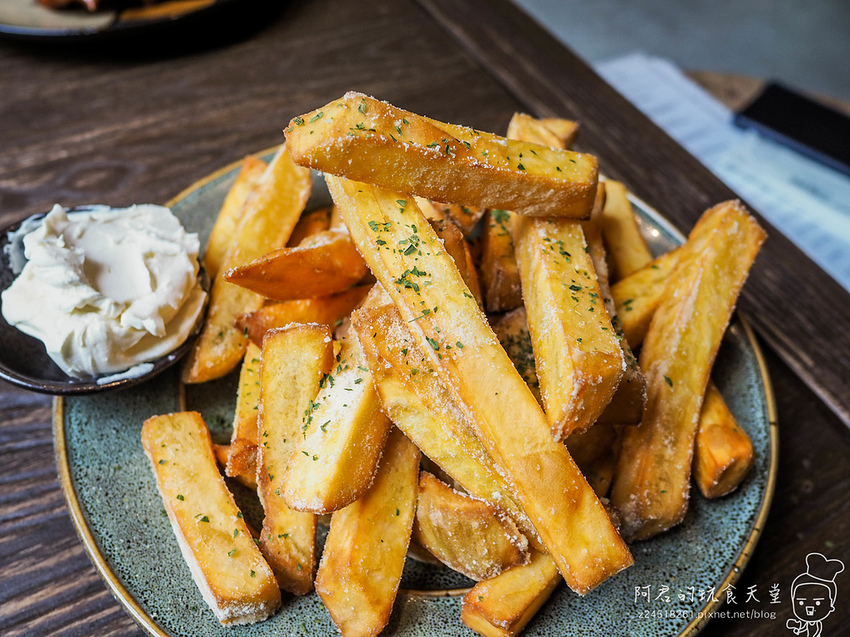 【台北】Gumgum Beer & Wings 雞翅啤酒吧|連妹子都忍不住吮指的加勒比海燒烤雞翅|捷運101站美食