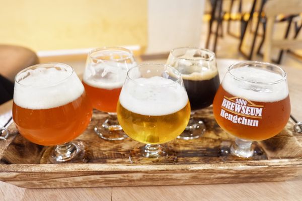 【餐酒館】台北・信義區|國父紀念館・金釀啤酒配雞翅——週末夜晚小酌聚會必去・台北包場餐廳・GUMGUM Beer & Wings雞翅啤酒吧・附菜單