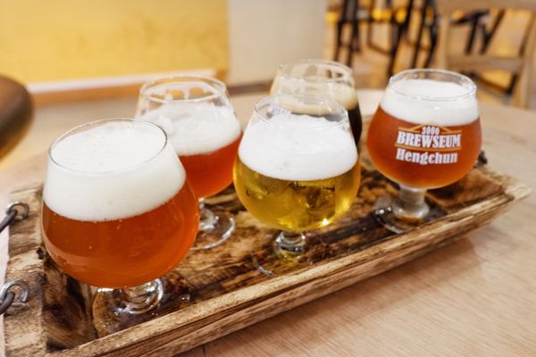 【餐酒館】台北・信義區|國父紀念館・金釀啤酒配雞翅——週末夜晚小酌聚會必去・台北包場餐廳・GUMGUM Beer & Wings雞翅啤酒吧・附菜單