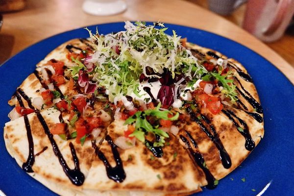 【餐酒館】台北・信義區|國父紀念館・金釀啤酒配雞翅——週末夜晚小酌聚會必去・台北包場餐廳・GUMGUM Beer & Wings雞翅啤酒吧・附菜單