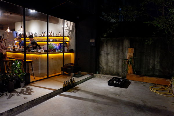 【餐酒館】台北・信義區|國父紀念館・金釀啤酒配雞翅——週末夜晚小酌聚會必去・台北包場餐廳・GUMGUM Beer & Wings雞翅啤酒吧・附菜單