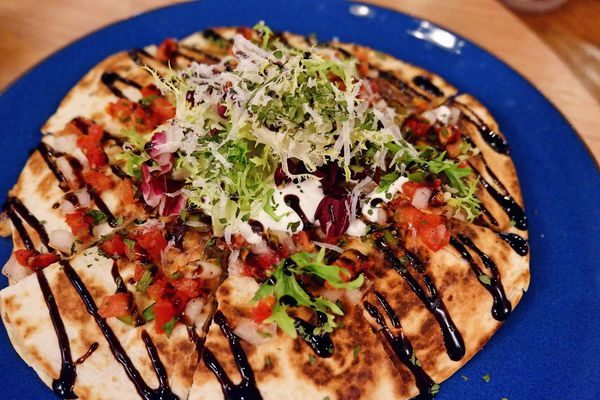 【餐酒館】台北・信義區|國父紀念館・金釀啤酒配雞翅——週末夜晚小酌聚會必去・台北包場餐廳・GUMGUM Beer & Wings雞翅啤酒吧・附菜單