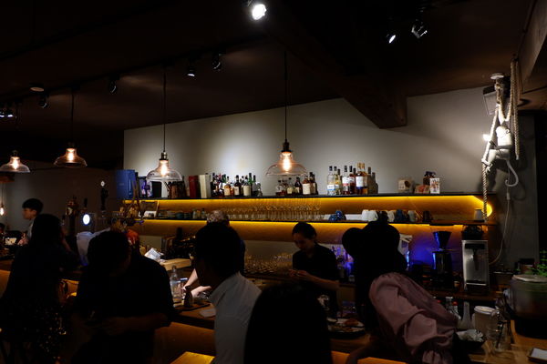 【餐酒館】台北・信義區|國父紀念館・金釀啤酒配雞翅——週末夜晚小酌聚會必去・台北包場餐廳・GUMGUM Beer & Wings雞翅啤酒吧・附菜單