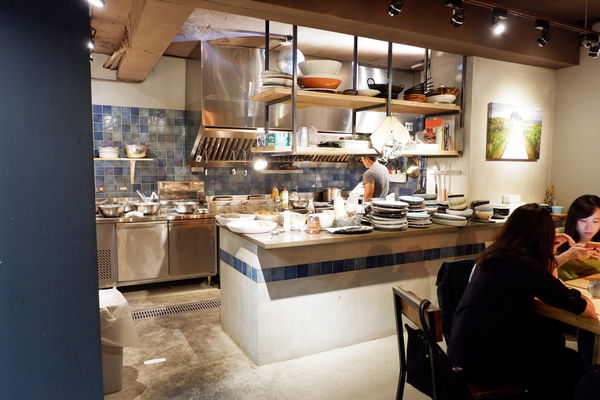 【餐酒館】台北・信義區|國父紀念館・金釀啤酒配雞翅——週末夜晚小酌聚會必去・台北包場餐廳・GUMGUM Beer & Wings雞翅啤酒吧・附菜單