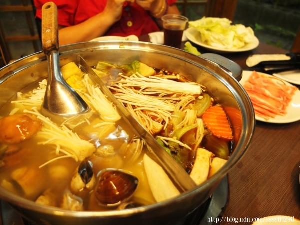 御品苑：【美食特搜。屏東市】御品苑鍋物。火鍋控來嚐鮮！170元共享鴛鴦鍋 食材新鮮 平價CP值高 家庭聚餐推薦！