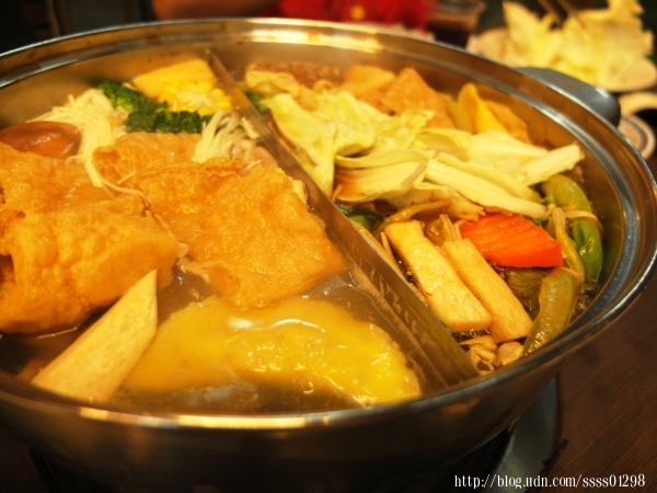 御品苑：【美食特搜。屏東市】御品苑鍋物。火鍋控來嚐鮮！170元共享鴛鴦鍋 食材新鮮 平價CP值高 家庭聚餐推薦！