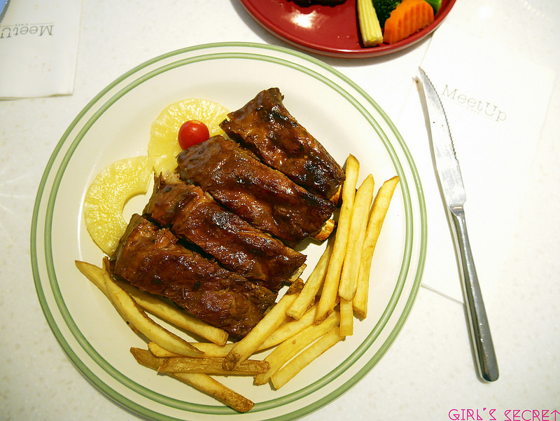 大安美食聚餐推薦|MeetUp Cafe 炭烤豬肋排