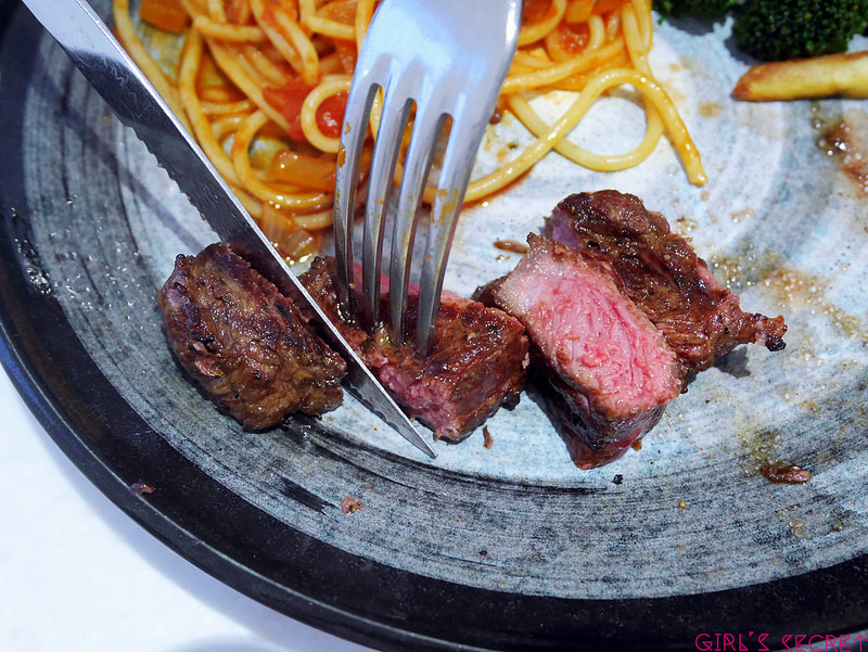 大安美食聚餐推薦|MeetUp Cafe 嫩肩牛排