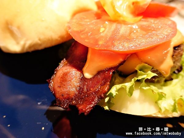 MeetUp Cafe:Meetup Cafe 無壓悠閒氣氛 大口啖美式漢堡 紐約客牛排10oz給您大大滿足!捷運大安站