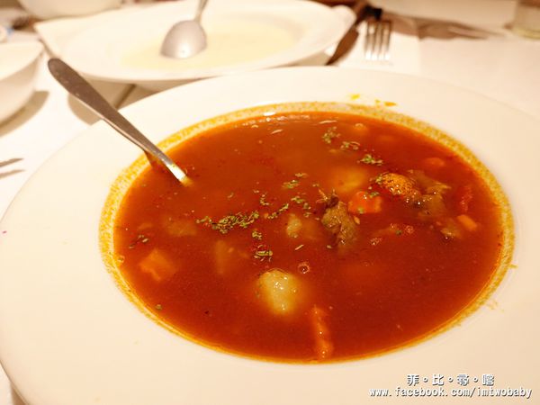 MeetUp Cafe:Meetup Cafe 無壓悠閒氣氛 大口啖美式漢堡 紐約客牛排10oz給您大大滿足!捷運大安站