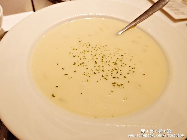 MeetUp Cafe:Meetup Cafe 無壓悠閒氣氛 大口啖美式漢堡 紐約客牛排10oz給您大大滿足!捷運大安站