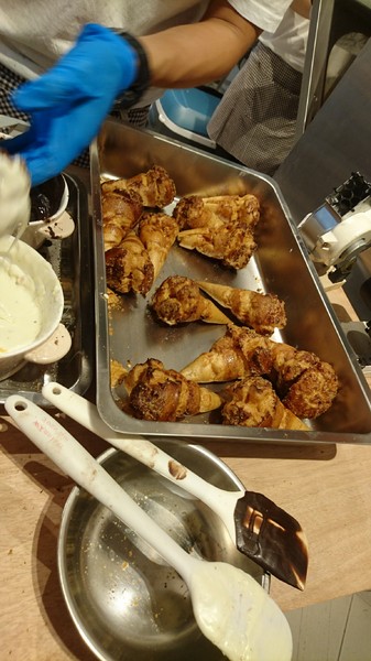 猜心泡芙:高雄漢神巨蛋~猜心泡芙~快閃櫃~獨家限量手工甜筒泡芙~濃郁的好滋味~ 猜心泡芙:高雄漢神巨蛋~猜心泡芙~快閃櫃~獨家限量手工甜筒泡芙~濃郁的好滋味~