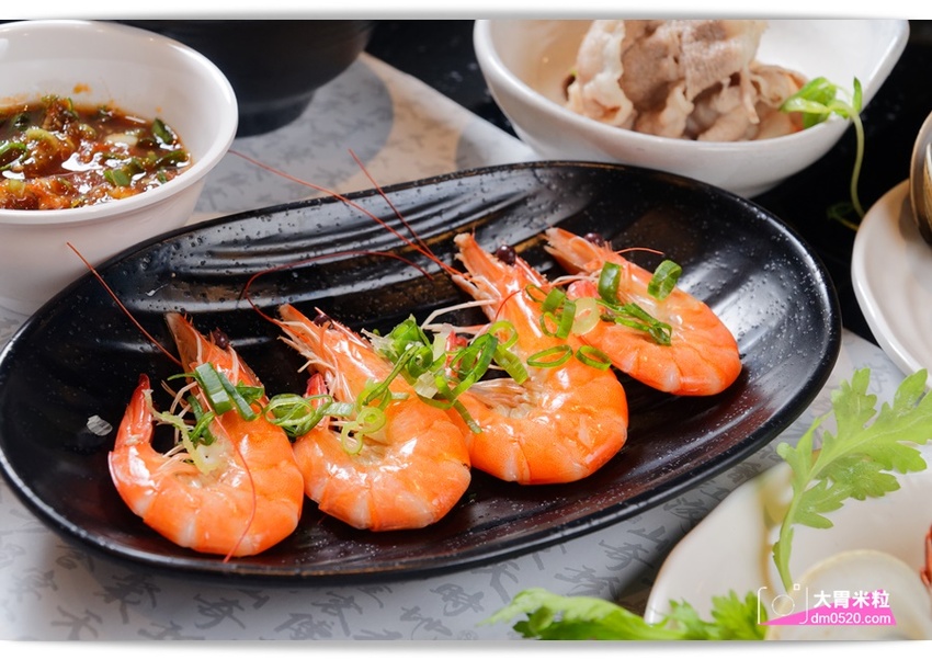 台北大直超猛海鮮火鍋！天鍋宴大直店3.0,招牌活體波士頓龍蝦有夠青,自助吧含汽水,甜點,卡比索冰淇淋吃到飽, - 大胃米粒 DAVID & MILLY