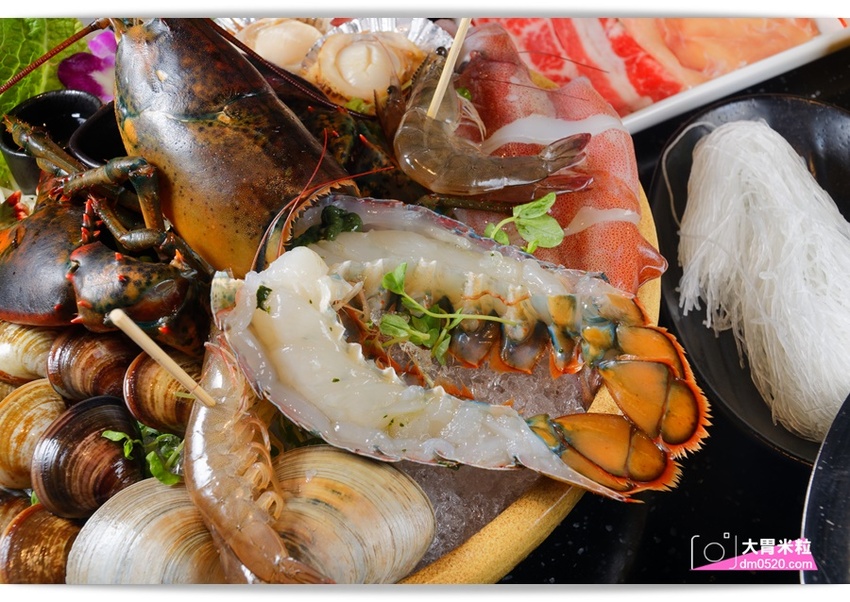 台北大直超猛海鮮火鍋！天鍋宴大直店3.0,招牌活體波士頓龍蝦有夠青,自助吧含汽水,甜點,卡比索冰淇淋吃到飽, - 大胃米粒 DAVID & MILLY