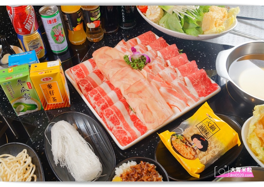 台北大直超猛海鮮火鍋！天鍋宴大直店3.0,招牌活體波士頓龍蝦有夠青,自助吧含汽水,甜點,卡比索冰淇淋吃到飽, - 大胃米粒 DAVID & MILLY