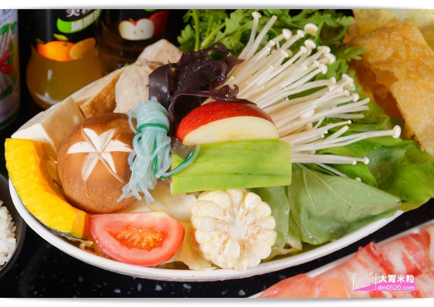 台北大直超猛海鮮火鍋！天鍋宴大直店3.0,招牌活體波士頓龍蝦有夠青,自助吧含汽水,甜點,卡比索冰淇淋吃到飽, - 大胃米粒 DAVID & MILLY