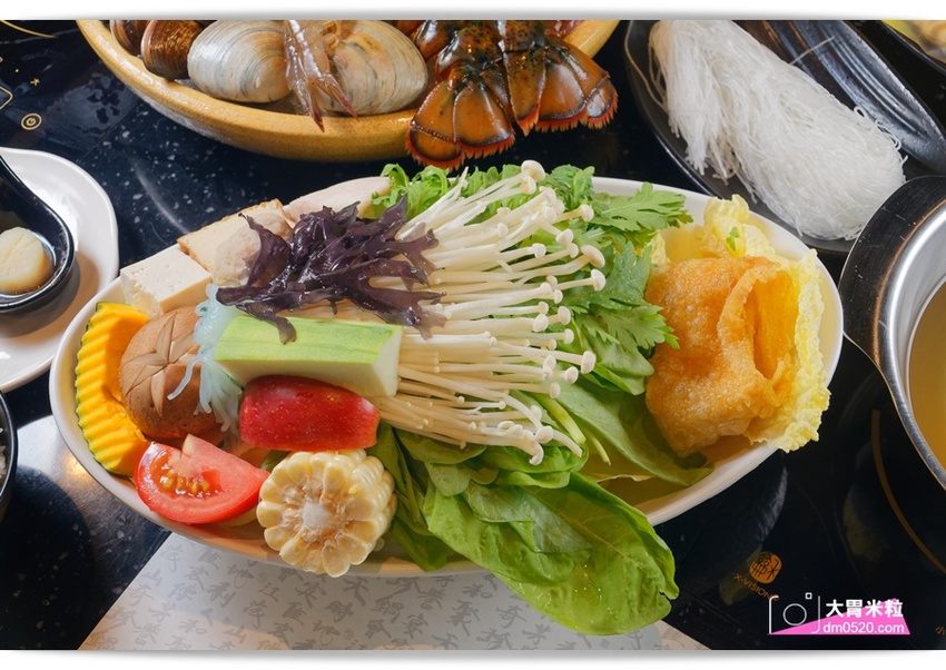 台北大直超猛海鮮火鍋！天鍋宴大直店3.0,招牌活體波士頓龍蝦有夠青,自助吧含汽水,甜點,卡比索冰淇淋吃到飽, - 大胃米粒 DAVID & MILLY