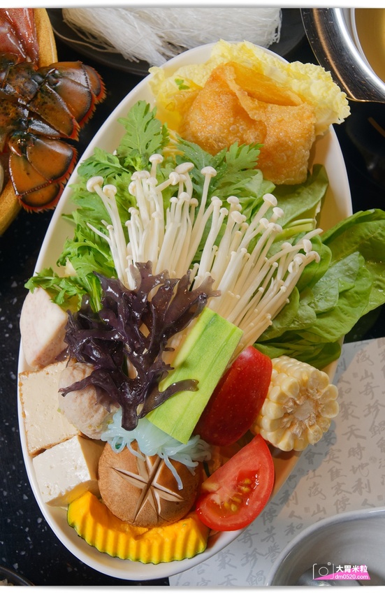 台北大直超猛海鮮火鍋！天鍋宴大直店3.0,招牌活體波士頓龍蝦有夠青,自助吧含汽水,甜點,卡比索冰淇淋吃到飽, - 大胃米粒 DAVID & MILLY