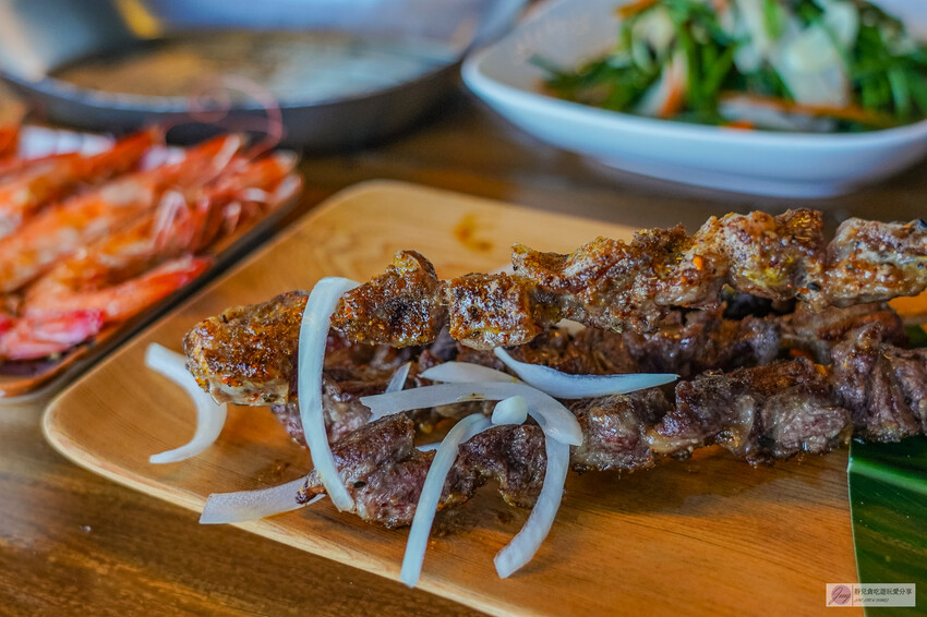 花蓮必訪的10分之1海鮮燒烤,品嚐半山腰上的新鮮漁獲。