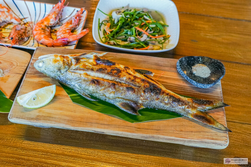 花蓮必訪的10分之1海鮮燒烤,品嚐半山腰上的新鮮漁獲。