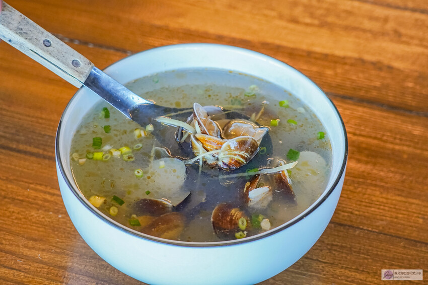 花蓮必訪的10分之1海鮮燒烤,品嚐半山腰上的新鮮漁獲。