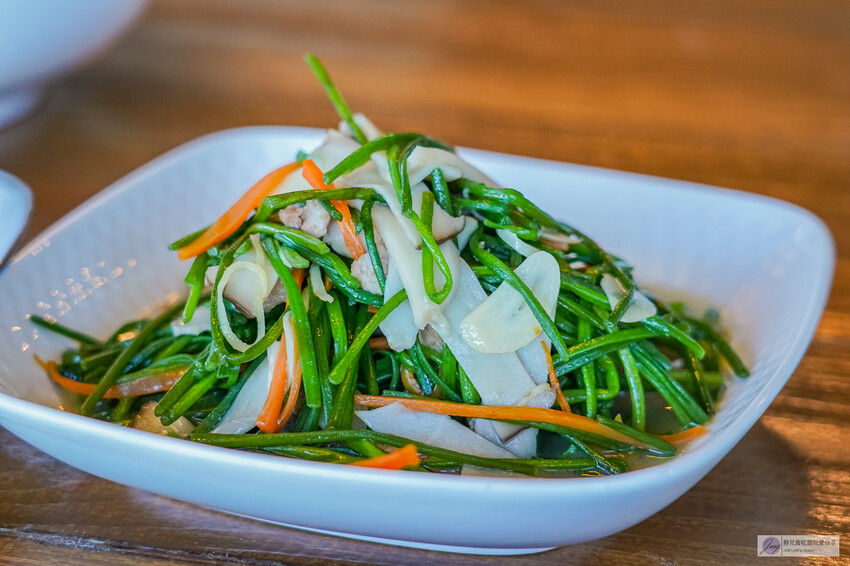 花蓮必訪的10分之1海鮮燒烤,品嚐半山腰上的新鮮漁獲。