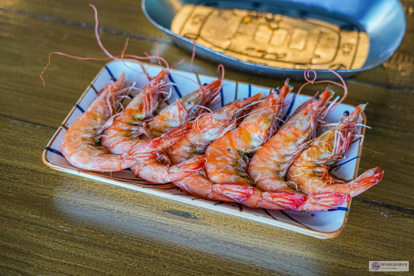 花蓮必訪的10分之1海鮮燒烤,品嚐半山腰上的新鮮漁獲。