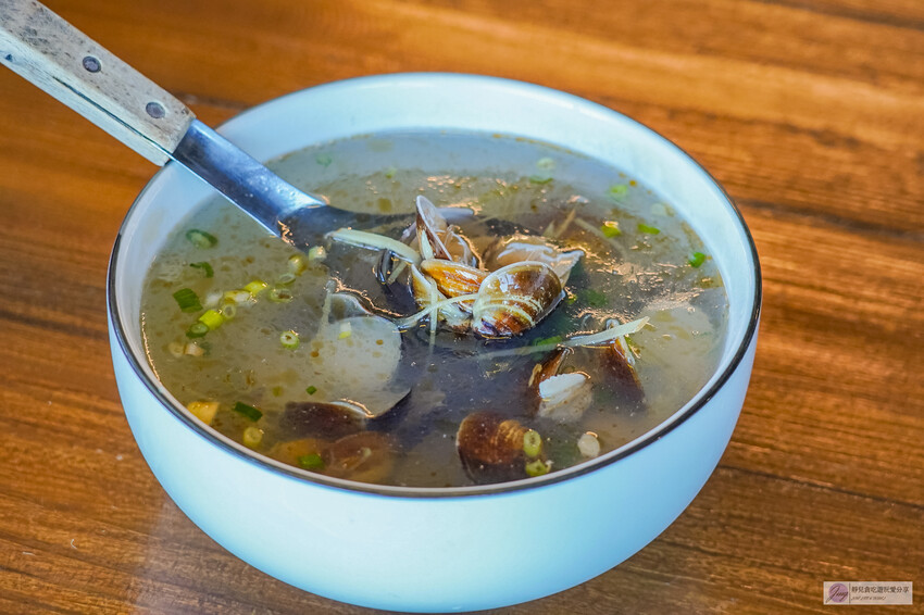 花蓮必訪的10分之1海鮮燒烤,品嚐半山腰上的新鮮漁獲。