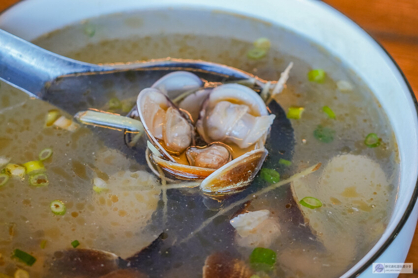 花蓮必訪的10分之1海鮮燒烤,品嚐半山腰上的新鮮漁獲。