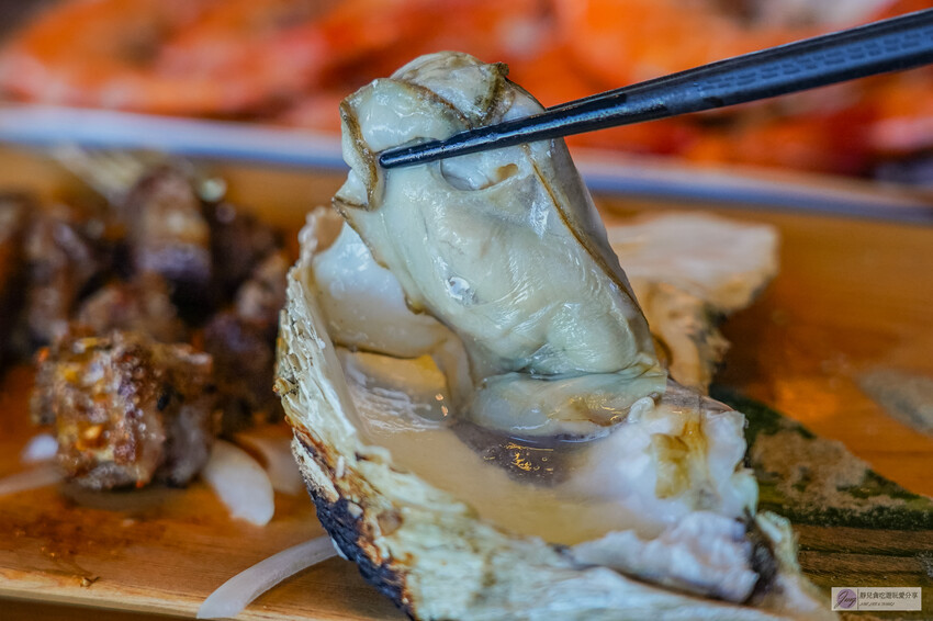 花蓮必訪的10分之1海鮮燒烤,品嚐半山腰上的新鮮漁獲。