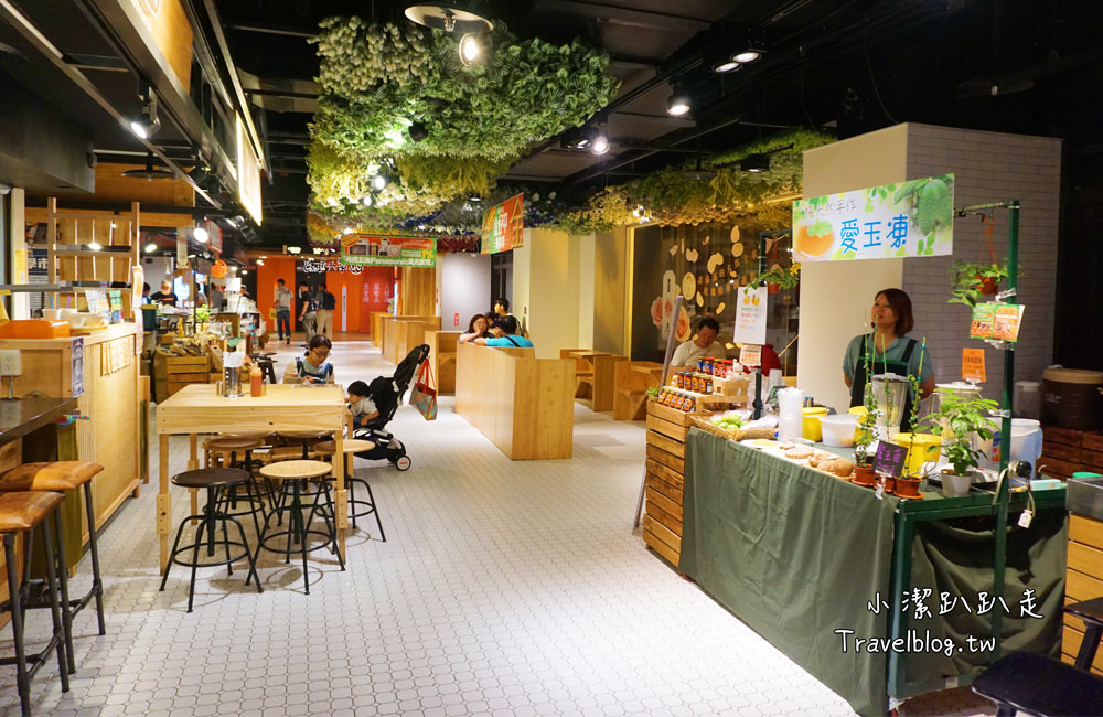 台中美食》第六市場 第一家百貨公司裡菜市場,食尚玩家推薦美食!吹冷氣逛市場菜,購物停車不用錢(金典 綠園道3樓) - 小潔趴趴走旅遊札記