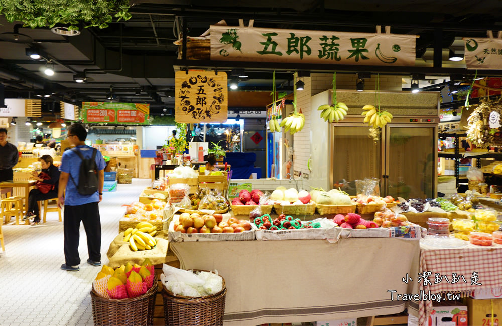 台中美食》第六市場 第一家百貨公司裡菜市場,食尚玩家推薦美食!吹冷氣逛市場菜,購物停車不用錢(金典 綠園道3樓) - 小潔趴趴走旅遊札記