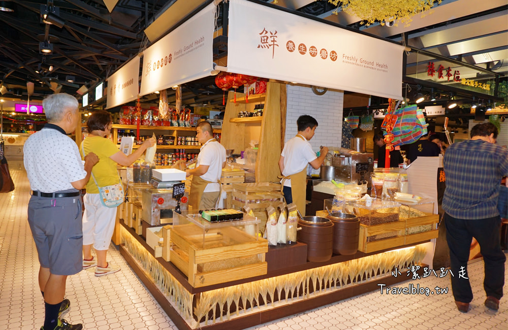 台中美食》第六市場 第一家百貨公司裡菜市場,食尚玩家推薦美食!吹冷氣逛市場菜,購物停車不用錢(金典 綠園道3樓) - 小潔趴趴走旅遊札記