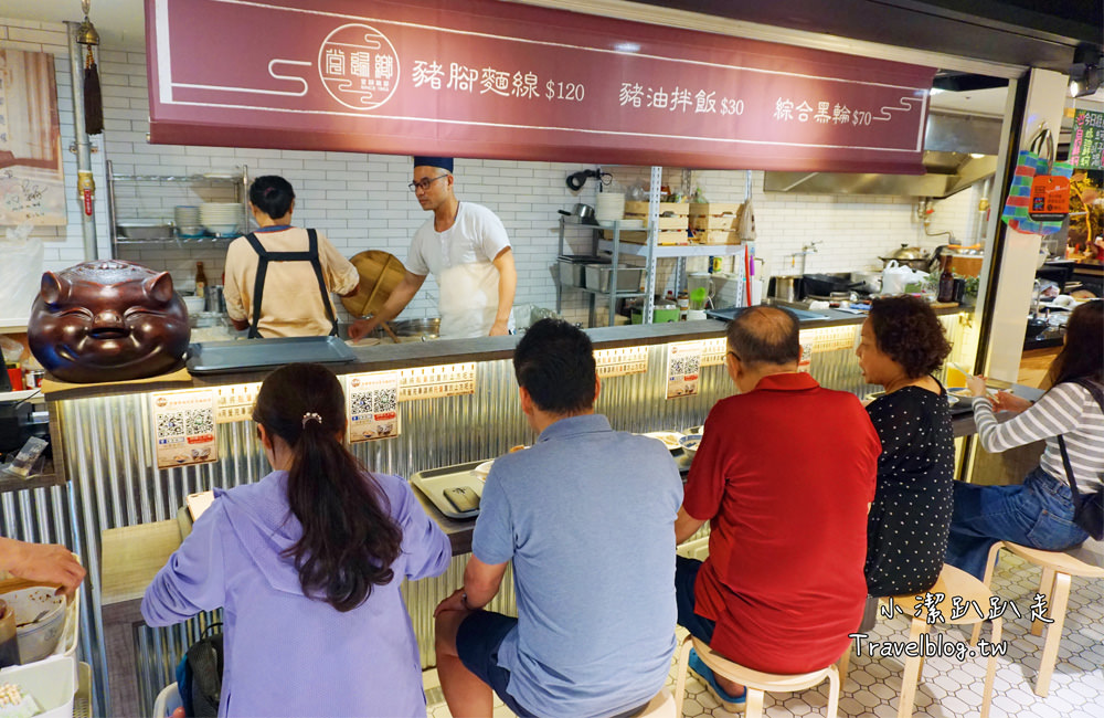 台中美食》第六市場 第一家百貨公司裡菜市場,食尚玩家推薦美食!吹冷氣逛市場菜,購物停車不用錢(金典 綠園道3樓) - 小潔趴趴走旅遊札記