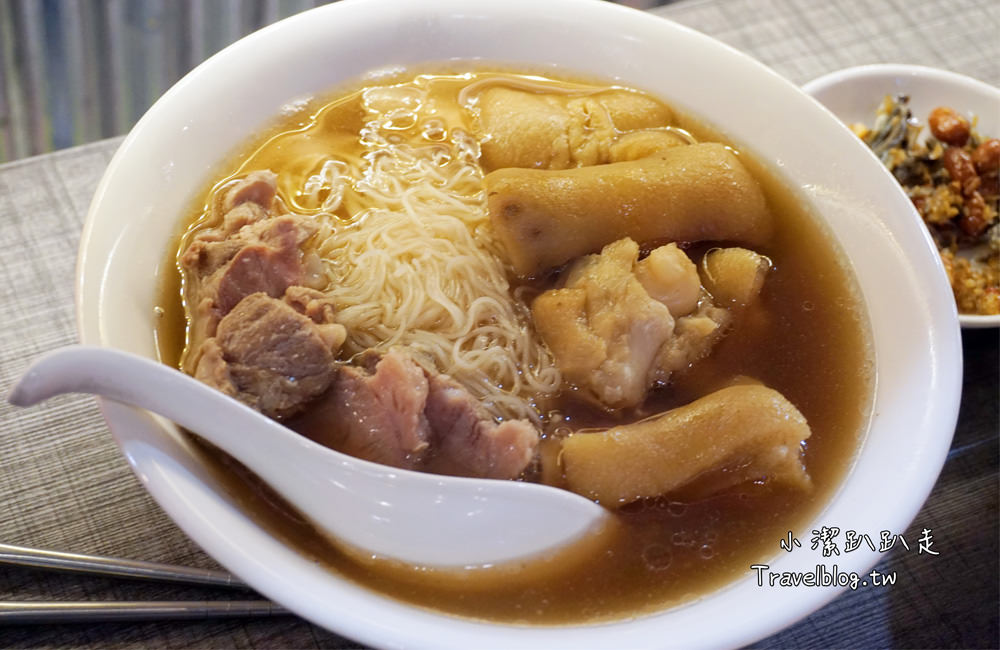 台中美食》第六市場 第一家百貨公司裡菜市場,食尚玩家推薦美食!吹冷氣逛市場菜,購物停車不用錢(金典 綠園道3樓) - 小潔趴趴走旅遊札記