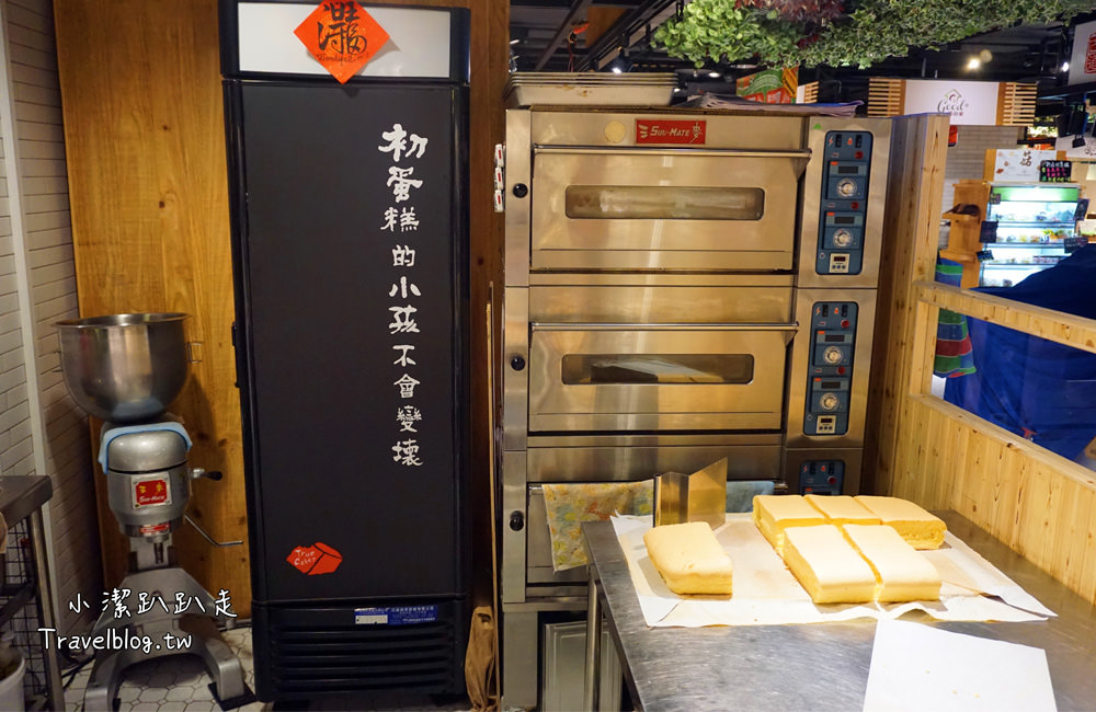 台中美食》第六市場 第一家百貨公司裡菜市場,食尚玩家推薦美食!吹冷氣逛市場菜,購物停車不用錢(金典 綠園道3樓) - 小潔趴趴走旅遊札記