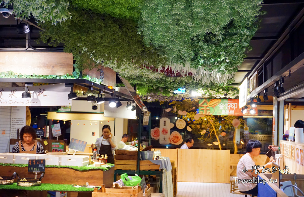 台中美食》第六市場 第一家百貨公司裡菜市場,食尚玩家推薦美食!吹冷氣逛市場菜,購物停車不用錢(金典 綠園道3樓) - 小潔趴趴走旅遊札記