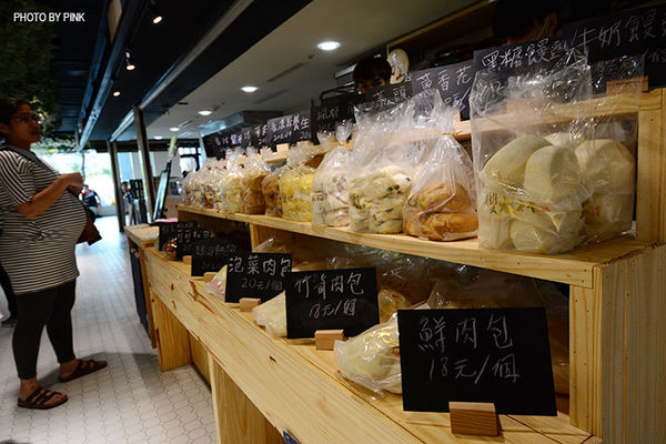 【台中西區】第六市場。第一間開在百貨公司的菜市場，買菜不流汗，也太幸福了!