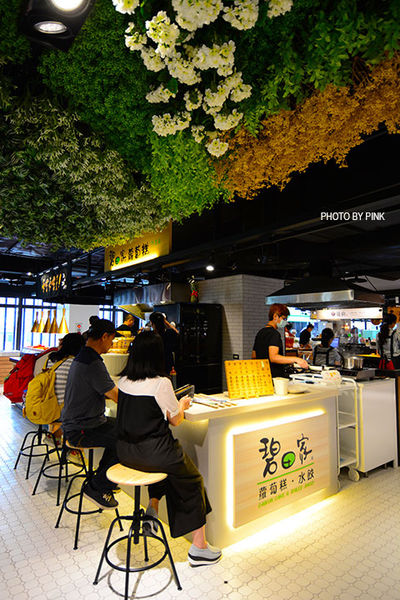 【台中西區】第六市場。第一間開在百貨公司的菜市場，買菜不流汗，也太幸福了!