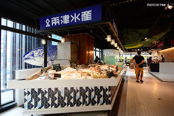 【台中西區】第六市場。第一間開在百貨公司的菜市場，買菜不流汗，也太幸福了!