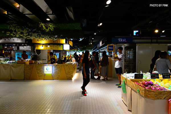 【台中西區】第六市場。第一間開在百貨公司的菜市場，買菜不流汗，也太幸福了!