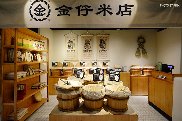 【台中西區】第六市場。第一間開在百貨公司的菜市場，買菜不流汗，也太幸福了!