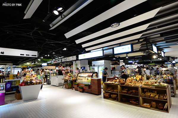 【台中西區】第六市場。第一間開在百貨公司的菜市場，買菜不流汗，也太幸福了!