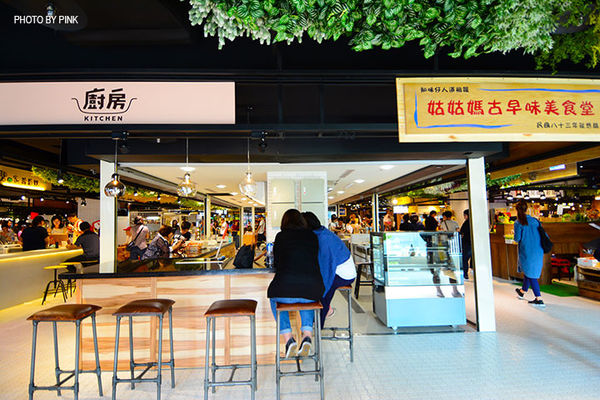 【台中西區】第六市場。第一間開在百貨公司的菜市場，買菜不流汗，也太幸福了!